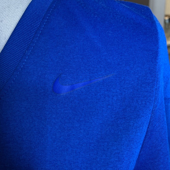 Dri-fit Nike tee v-neck - Picture 2 of 4